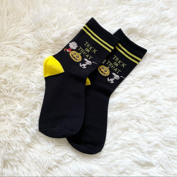 New Charlie Brown Trick or Treat Socks - Picture 1 of 2